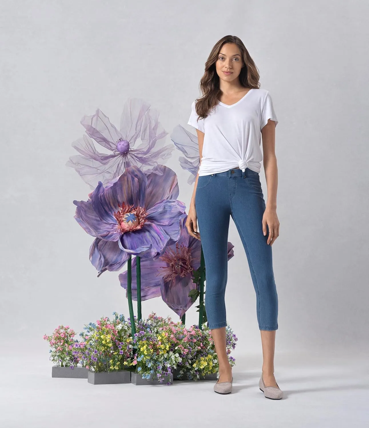 HUE Women's Essential Denim Capri Leggings with Pockets and Side Slits, Comfortable Pull On Pants