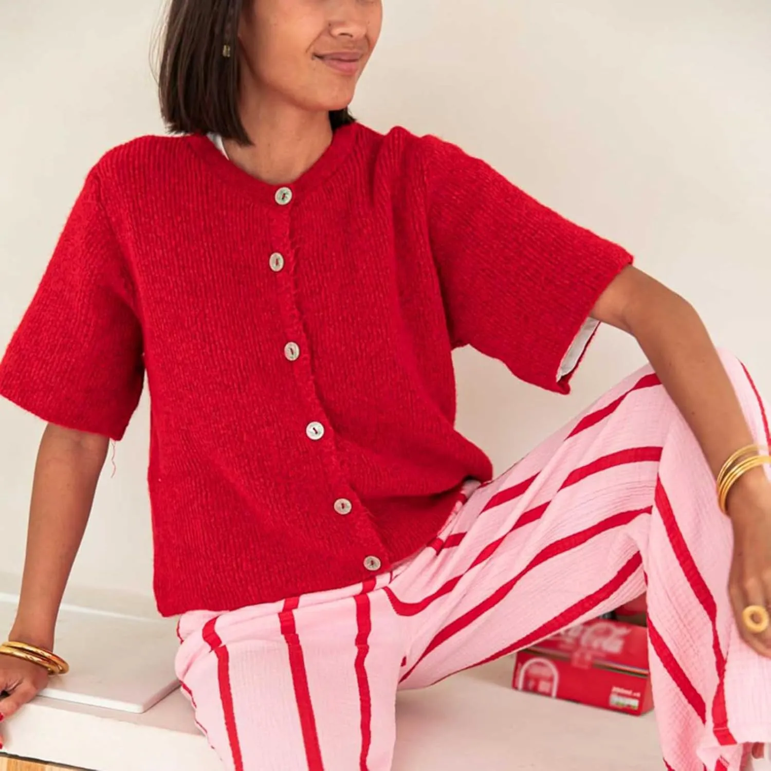 Womens Button Up Short Sleeve Cardigans Sweater Cropped Lightweight Round Neck Elegant Knit Tops with Pockets